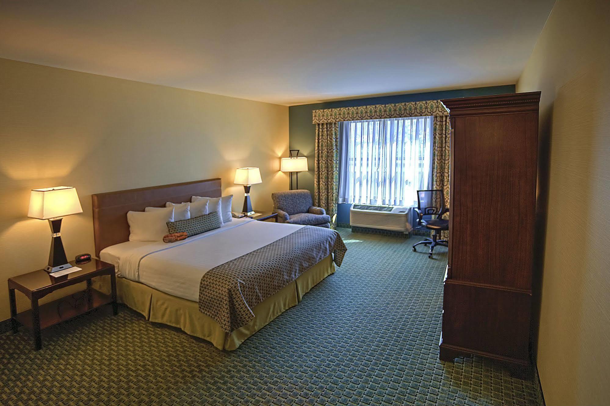 The Hotel Warner West Chester Room photo